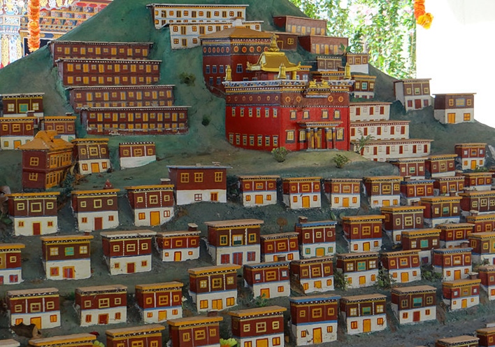 Bylakuppe, sightseeing Bylakuppe, temples Bylakuppe, Golden temple