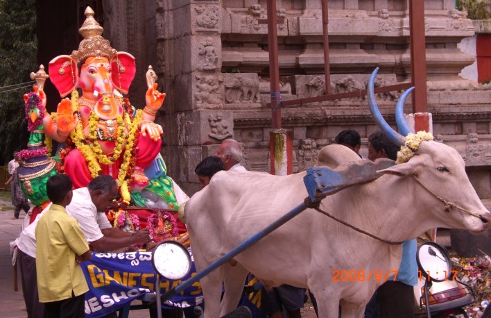 Ganesha idol in front of Ulsoor temple, Bangalore