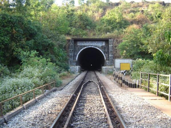 Honnavar train tunnel is 1354 m long. It is in a perfectly straight line.