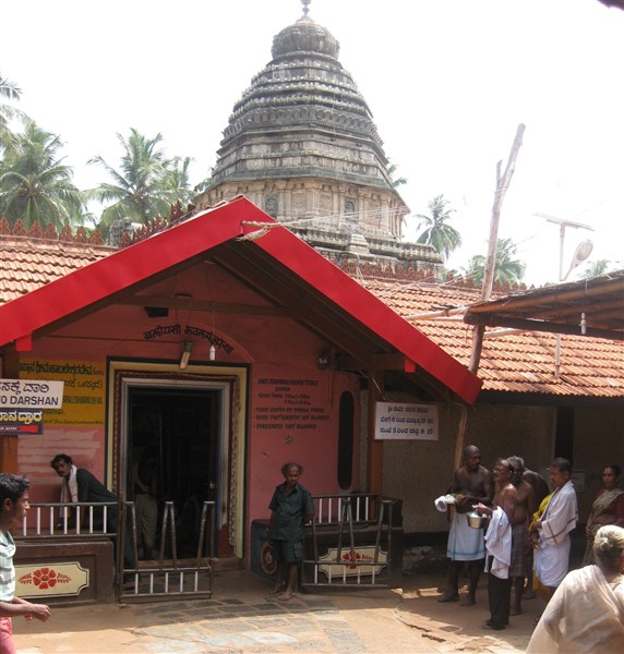 Main entry to the Mahabaleshwar Temple at Gokaran. Photographer by Nvvchar 
