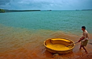 Green water and Red soil in Honnemoredu. Photographer Sarthak Banerjee