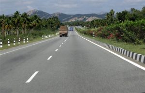NH 4 highway in Karnataka. Photographer Balaji B