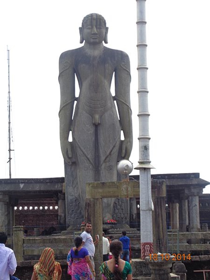 Gomadeswara statue