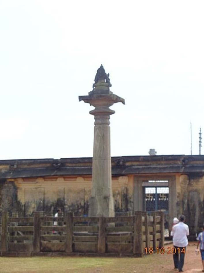 Chaturmukha Basadi , Pillar at Gomadeswara statue