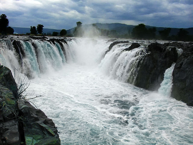 Hogenakkal Falls. Source Mithun Kundu