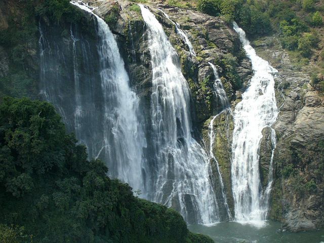 Shivanasamudra Falls. Source Quantumquark(talk)