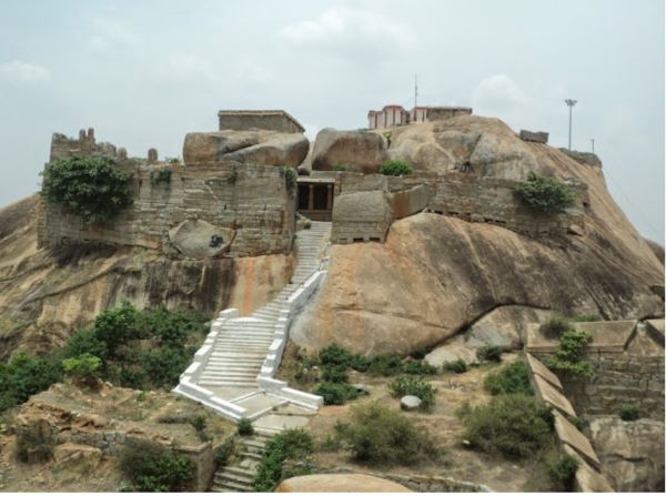 Gudibande Fort Trek. Source Karthik Prabhu